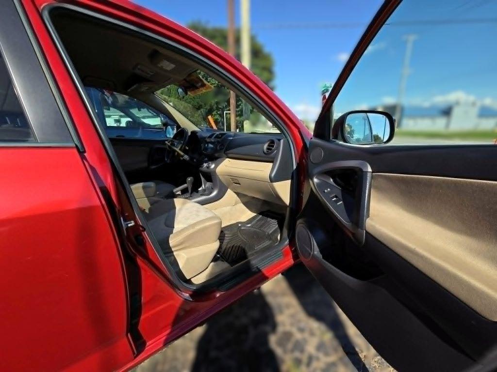 Toyota RAV4 Base I4 2WD 2011