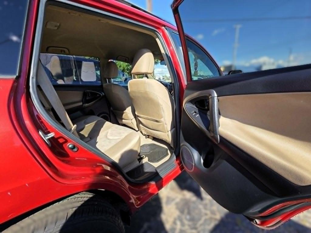 Toyota RAV4 Base I4 2WD 2011