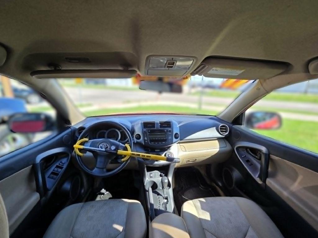 Toyota RAV4 Base I4 2WD 2011