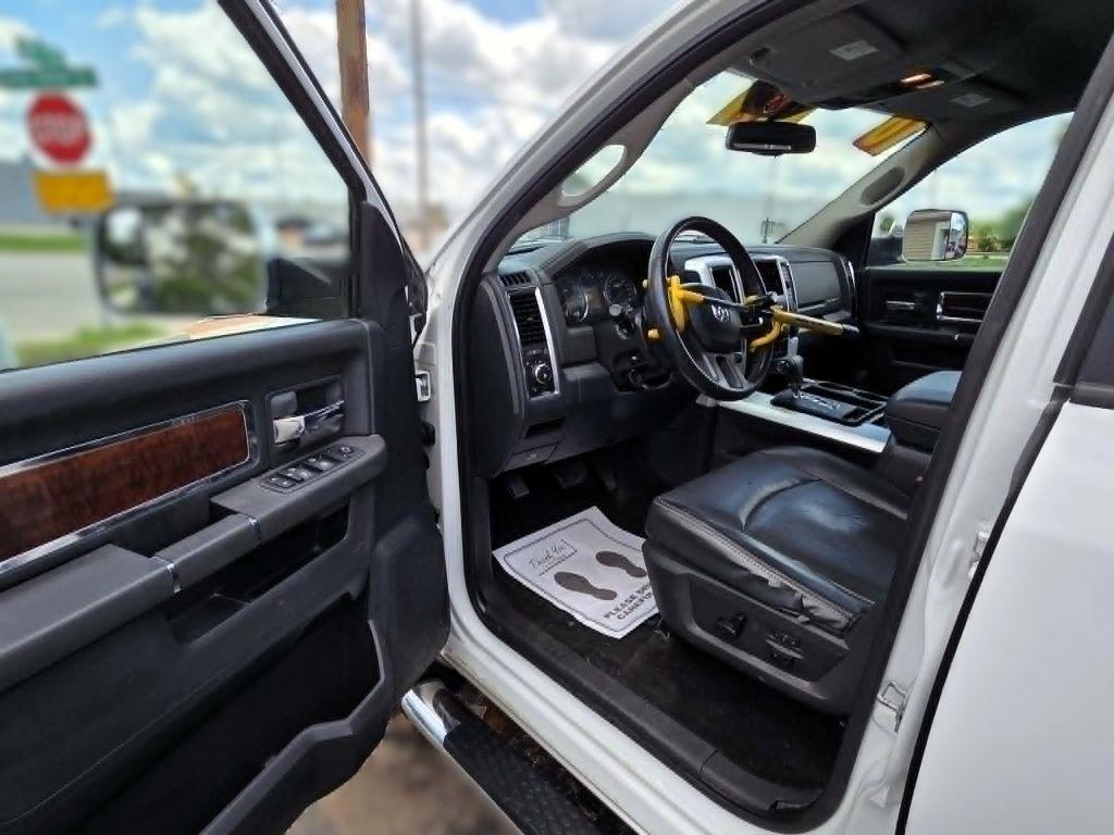 RAM 1500 Laramie Crew Cab 4WD 2010