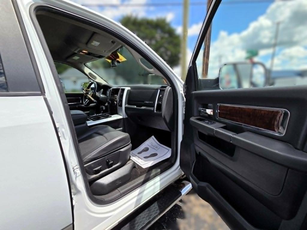 RAM 1500 Laramie Crew Cab 4WD 2010
