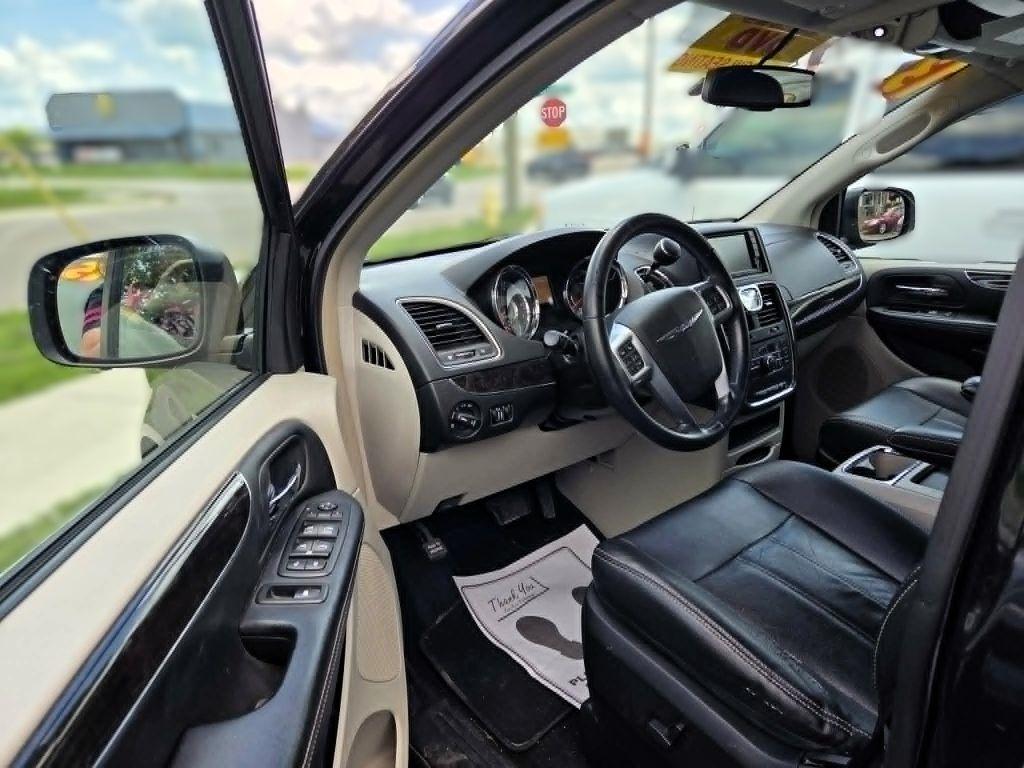 Chrysler Town & Country Touring 2013
