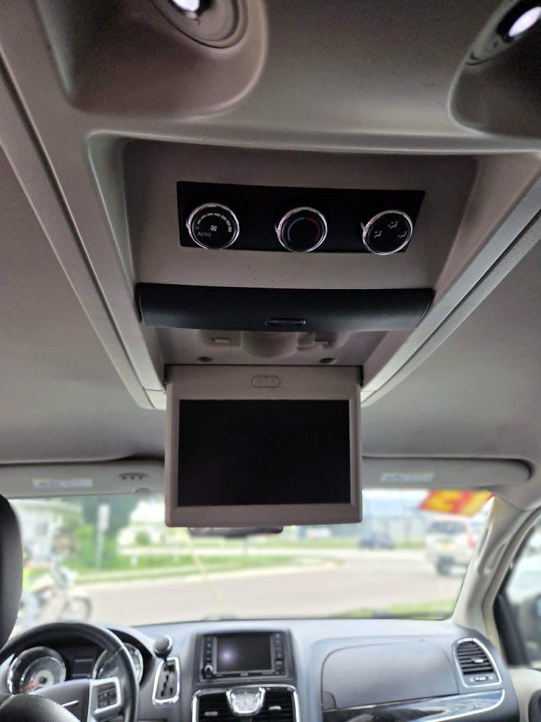 Chrysler Town & Country Touring 2013
