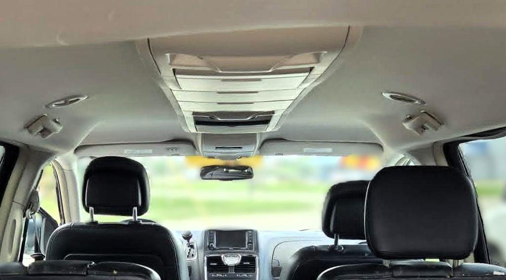 Chrysler Town & Country Touring 2013