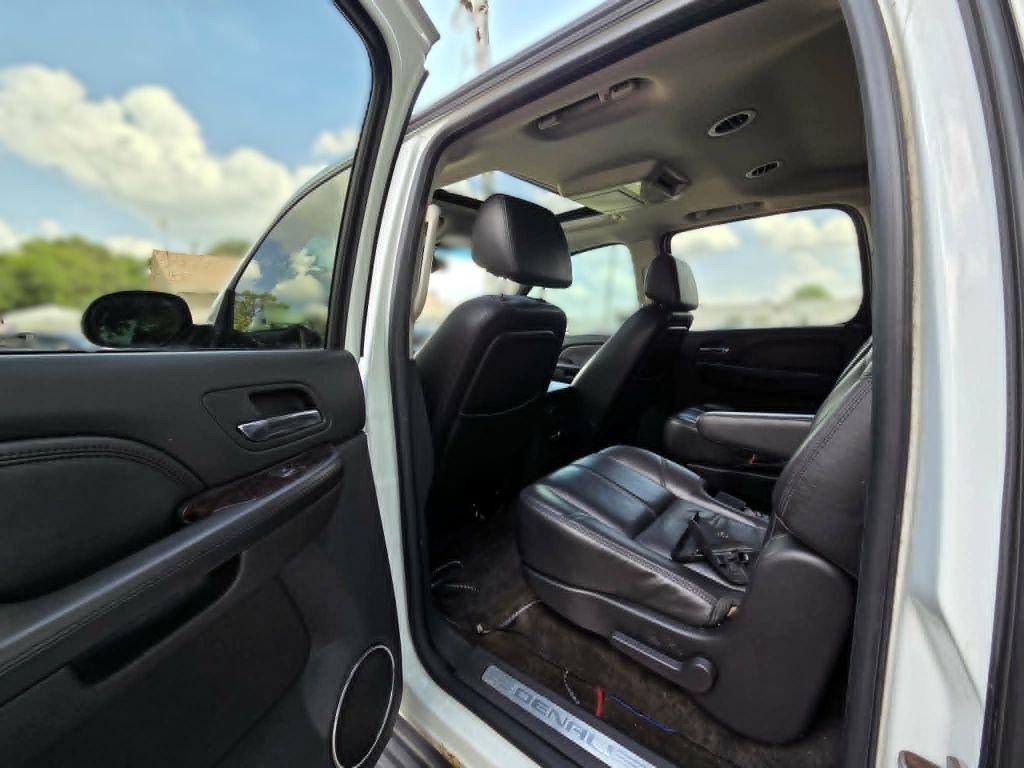GMC Yukon Denali XL AWD 2008
