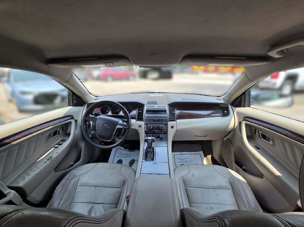 Ford Taurus Limited FWD 2010