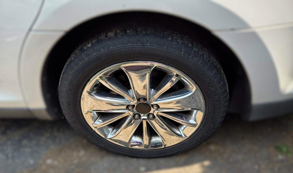 Ford Taurus Limited FWD 2010