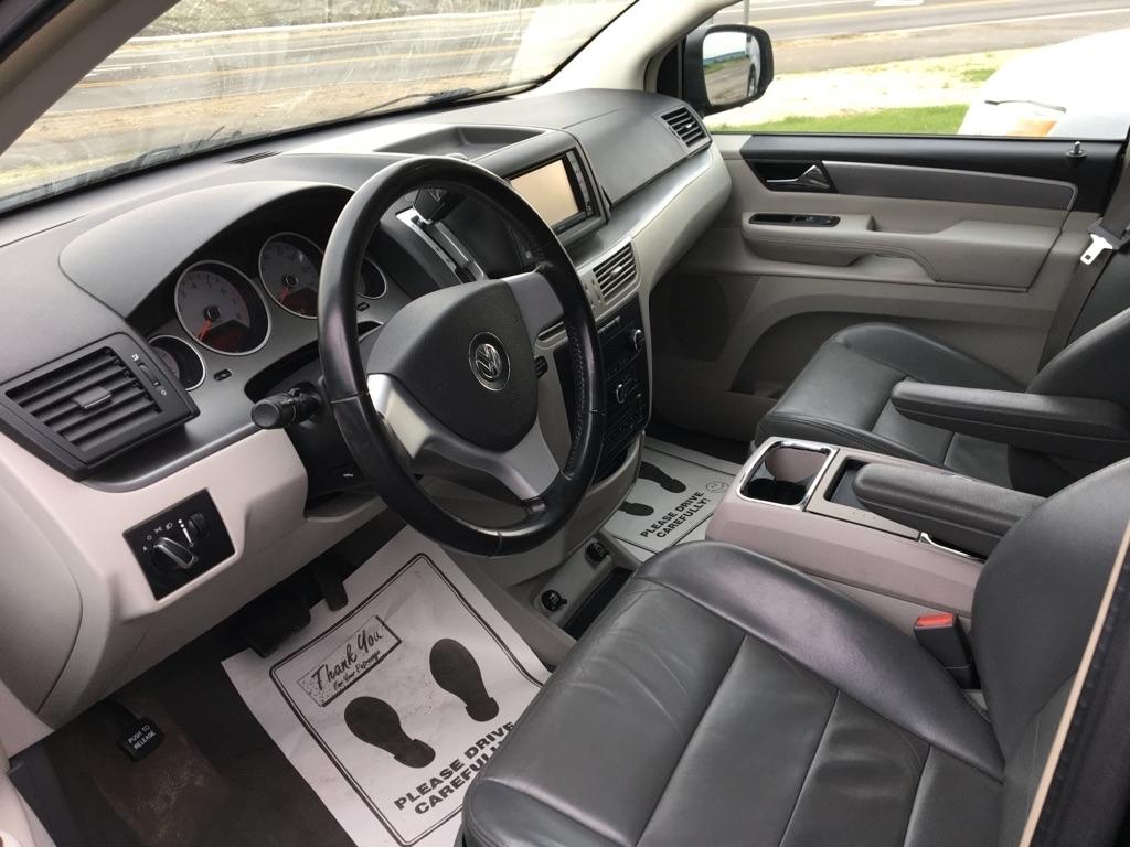 Volkswagen Routan SEL 2009
