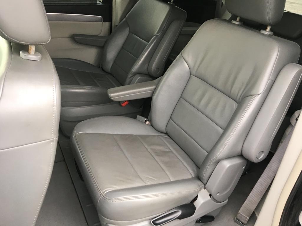 Volkswagen Routan SEL 2009