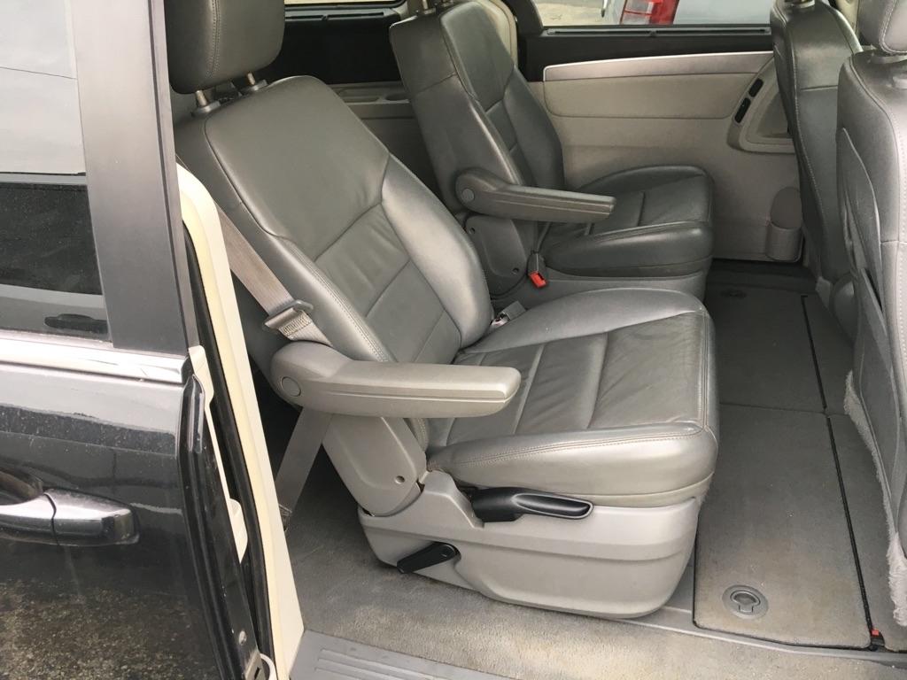 Volkswagen Routan SEL 2009