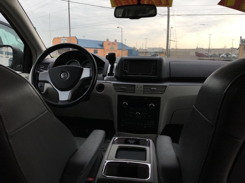 Volkswagen Routan SEL 2009