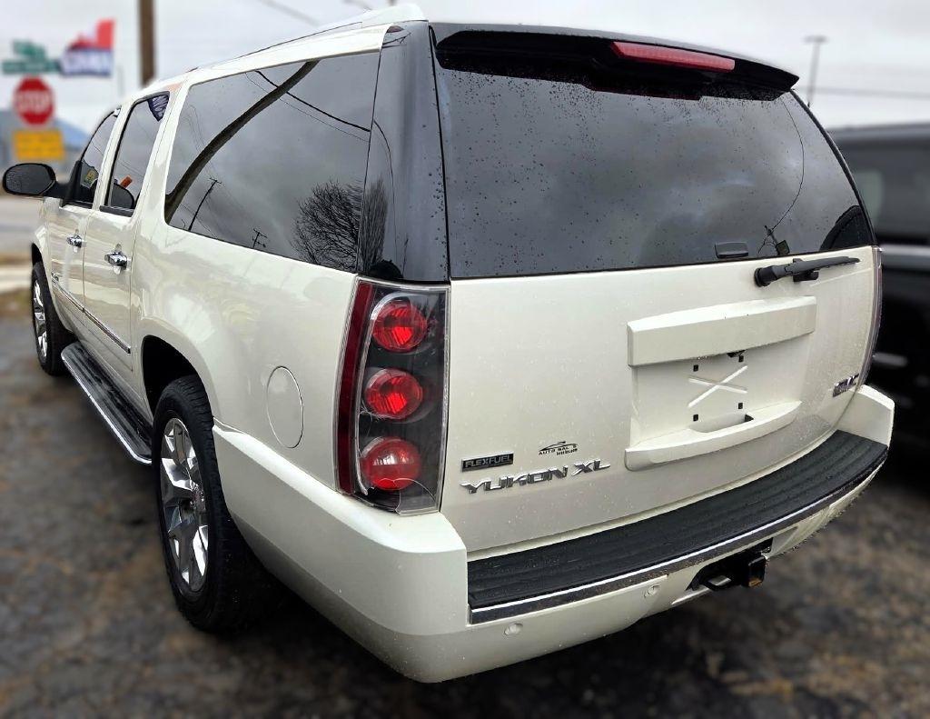 GMC Yukon Denali XL 4WD 2012