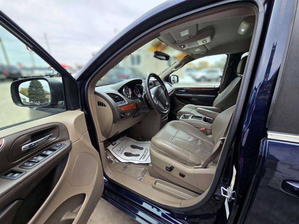 Chrysler Town & Country Touring 2013