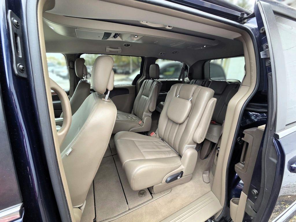 Chrysler Town & Country Touring 2013