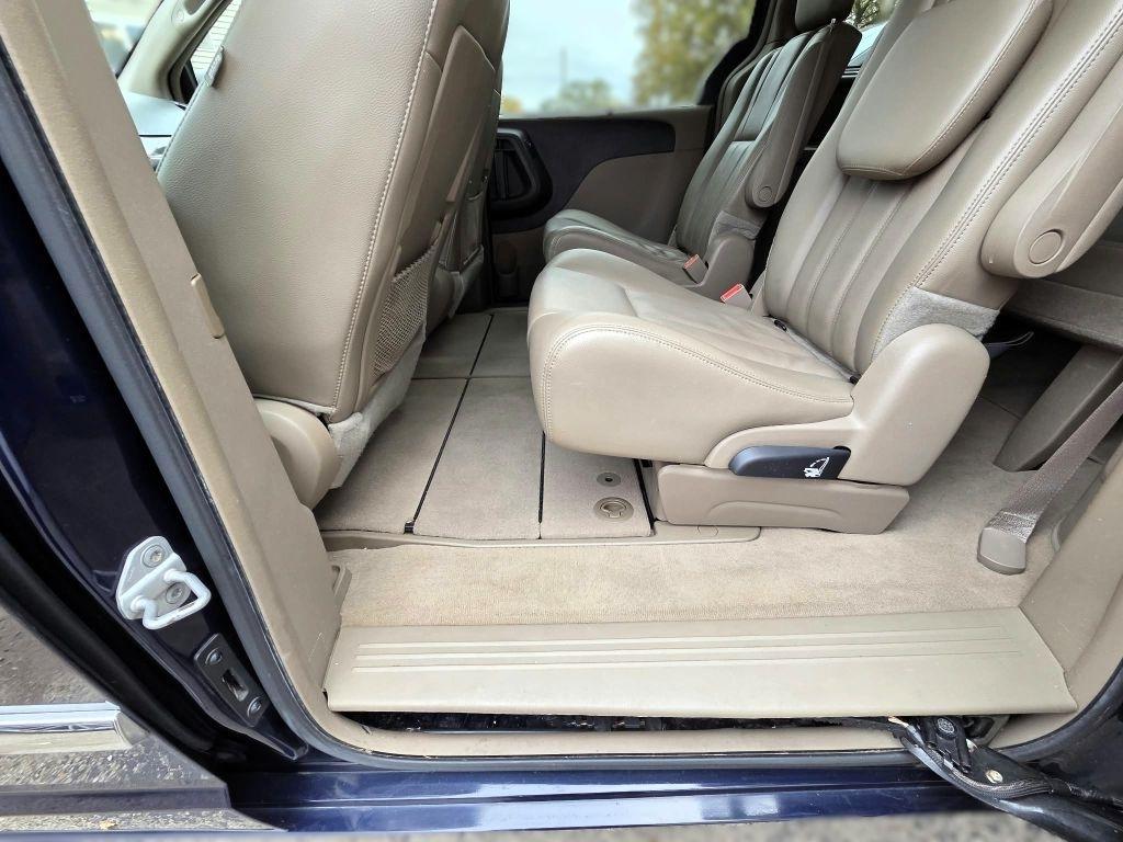 Chrysler Town & Country Touring 2013