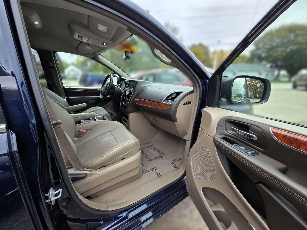Chrysler Town & Country Touring 2013
