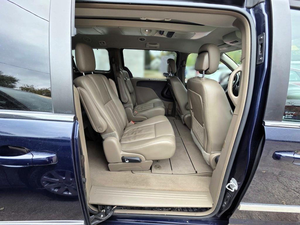 Chrysler Town & Country Touring 2013