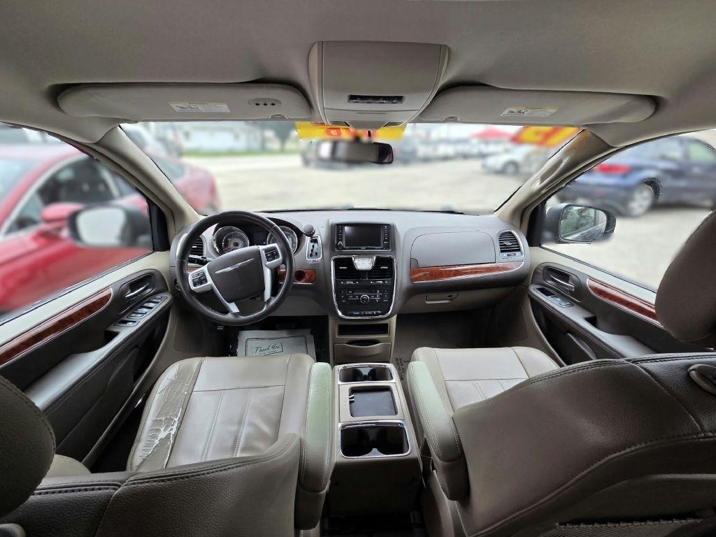Chrysler Town & Country Touring 2013