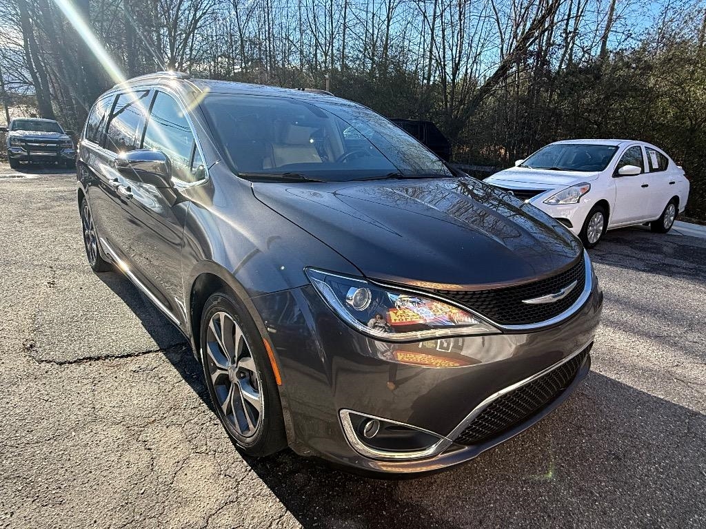 2018 Chrysler Pacifica Limited FWD