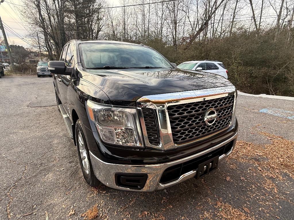 2018 Nissan Titan 4x2 Crew Cab SV
