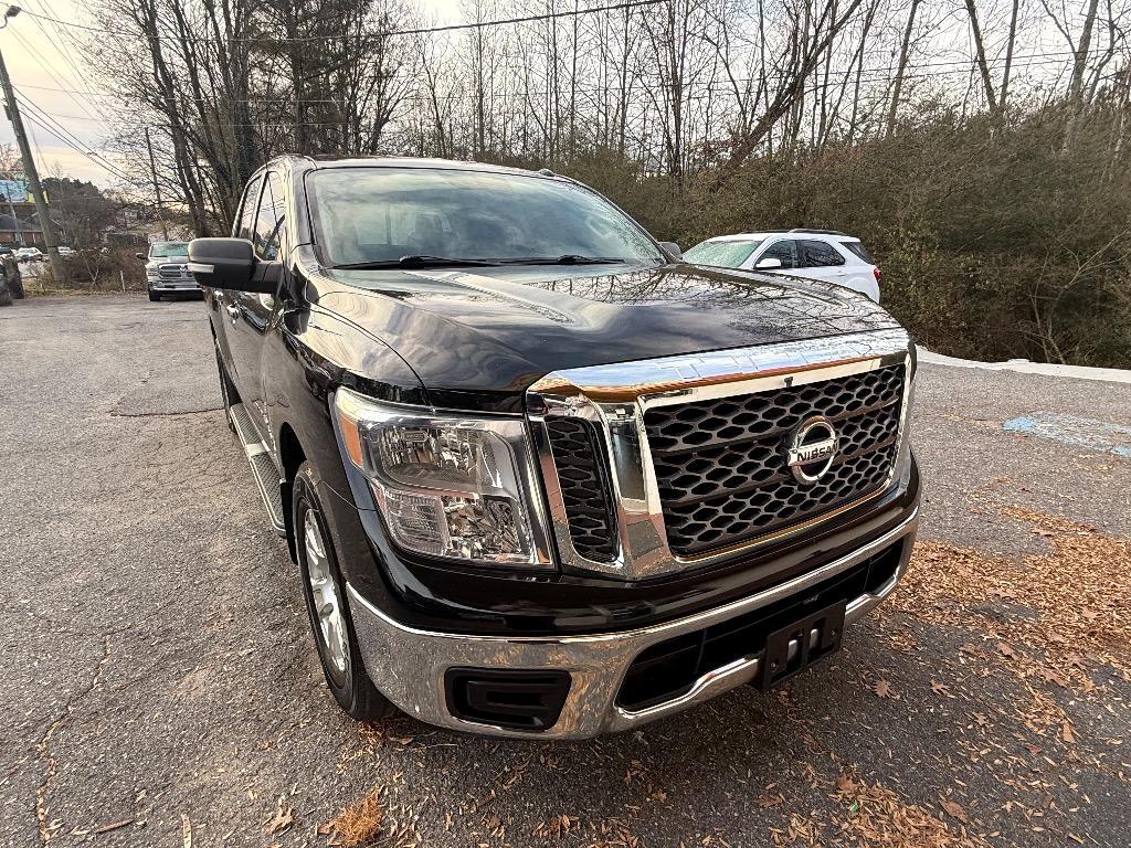 Nissan Titan 4x2 Crew Cab SV 2018