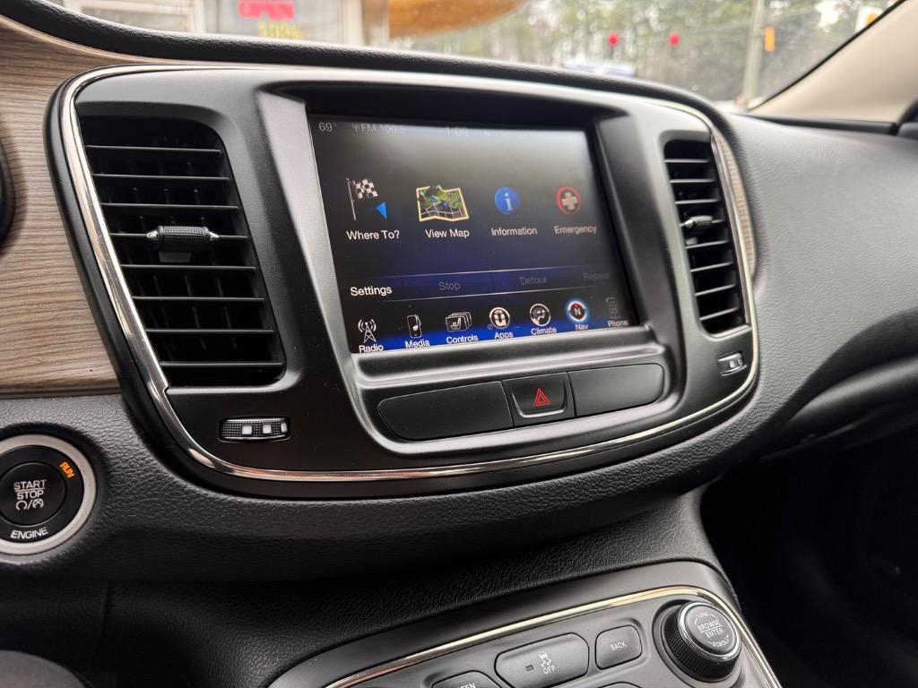 Chrysler 200 4dr Sdn C FWD 2015