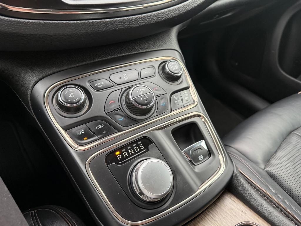 Chrysler 200 4dr Sdn C FWD 2015