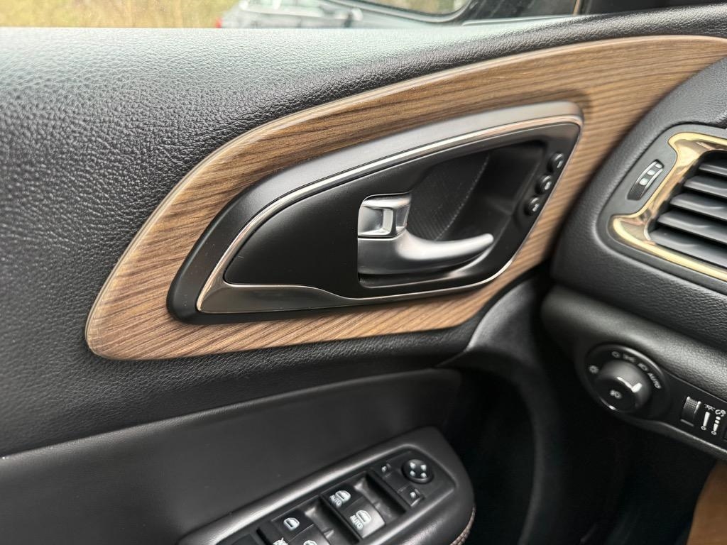 Chrysler 200 4dr Sdn C FWD 2015