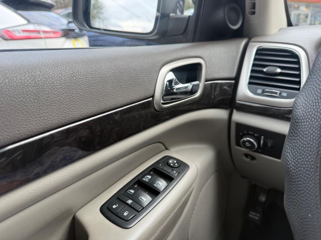 Jeep Grand Cherokee RWD 4dr Laredo 2012