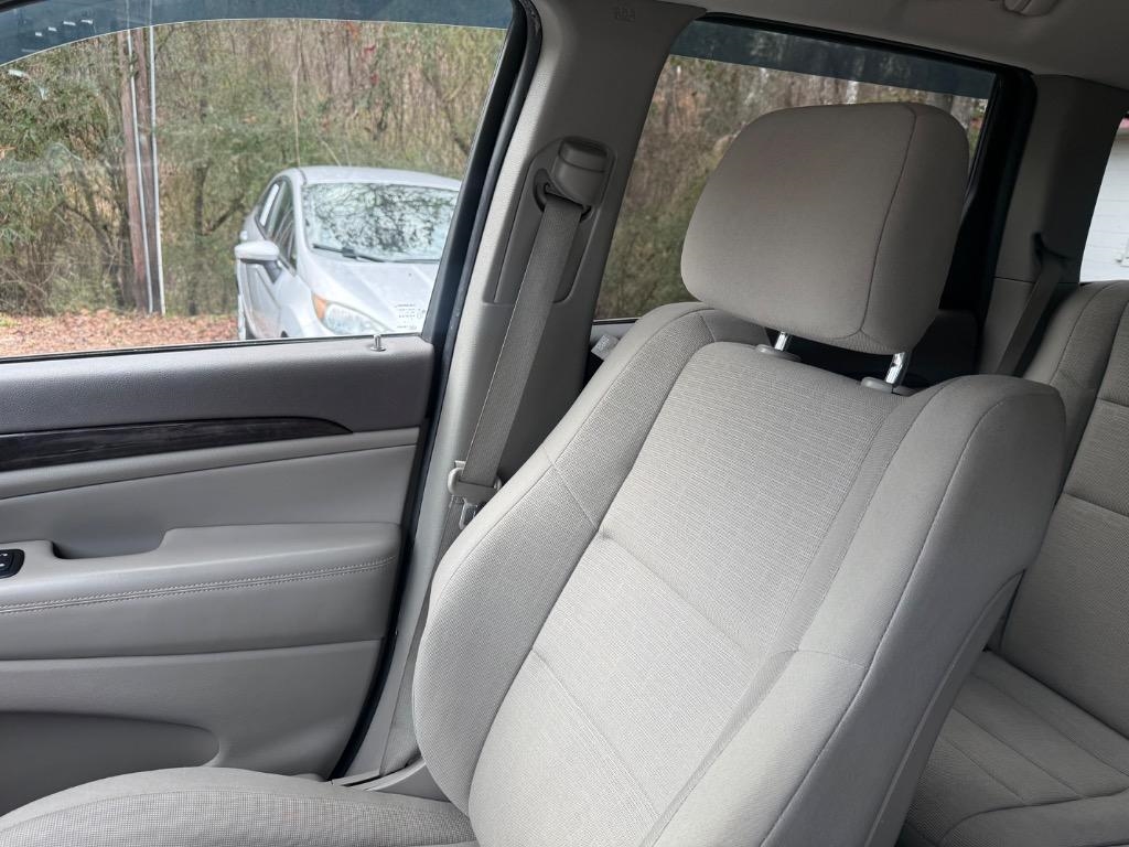 Jeep Grand Cherokee RWD 4dr Laredo 2012