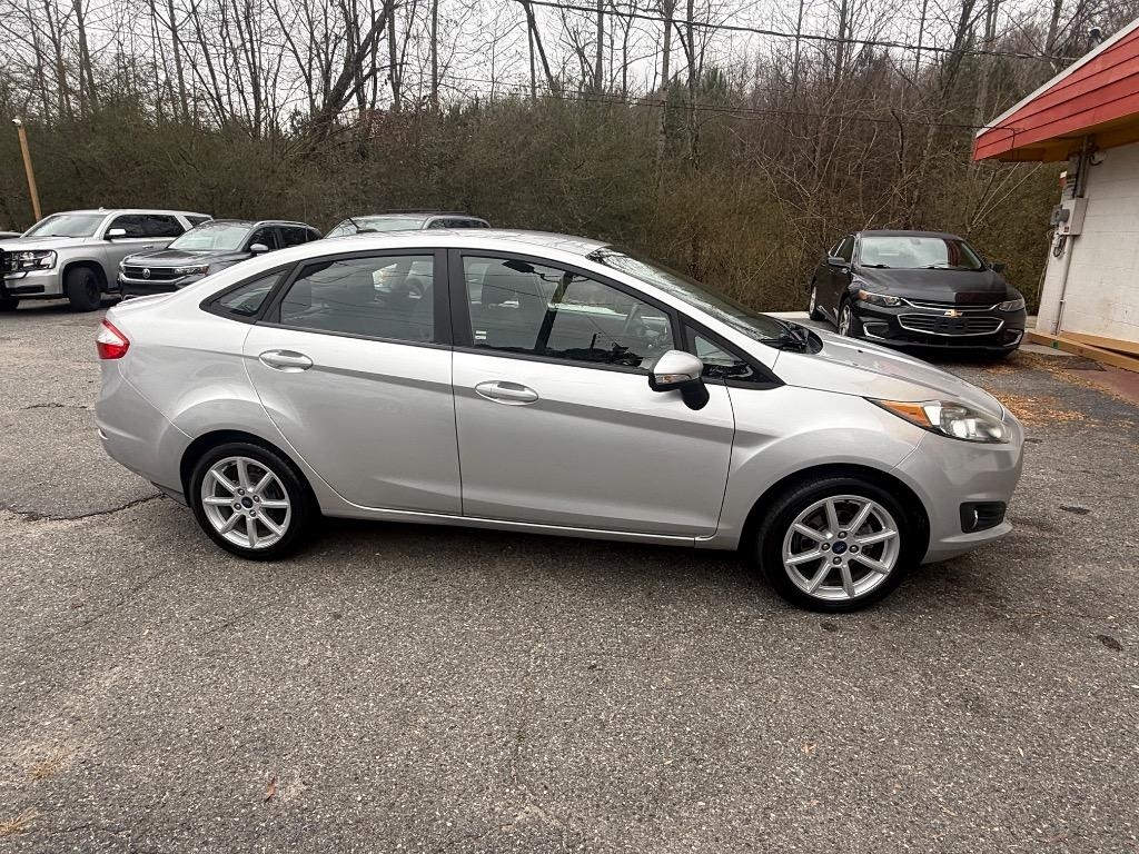 Ford Fiesta 4dr Sdn SE 2015