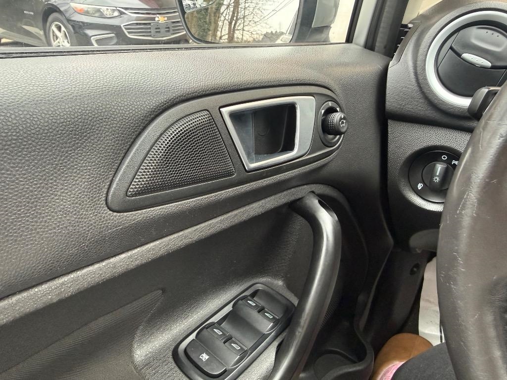 Ford Fiesta 4dr Sdn SE 2015