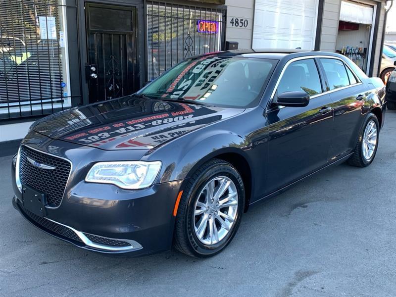 2017 Chrysler 300 Limited RWD