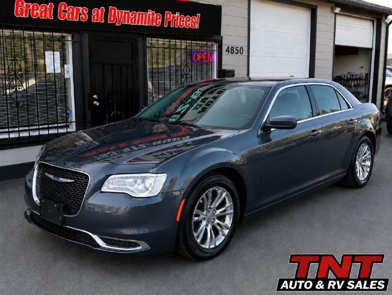 2017 Chrysler 300 Limited RWD
