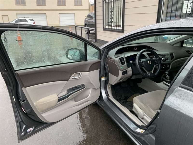 Honda Civic LX Sedan 5-Speed AT 2012