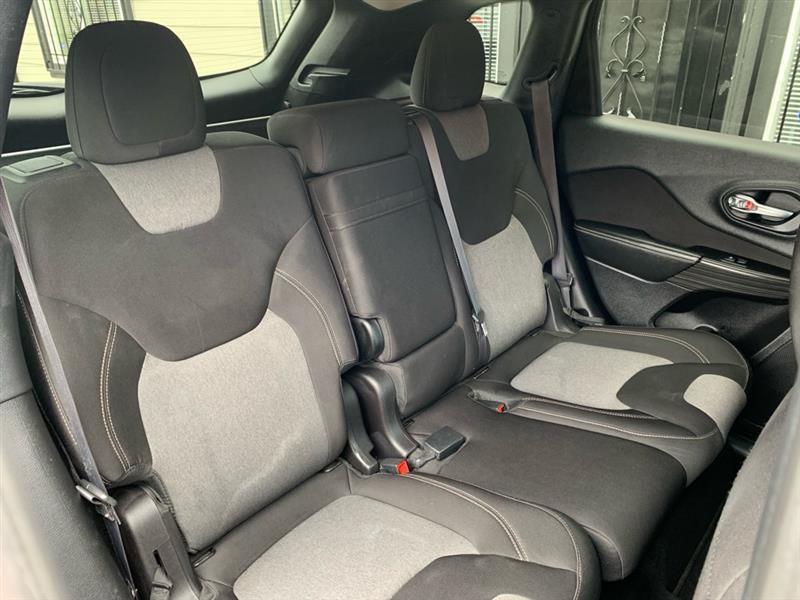 Jeep Cherokee Latitude FWD 2014