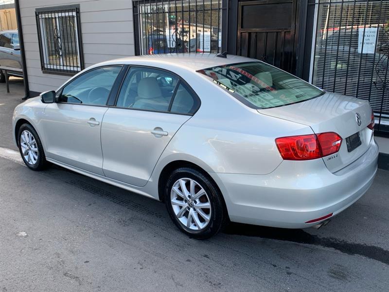 Volkswagen Jetta SE PZEV 2011