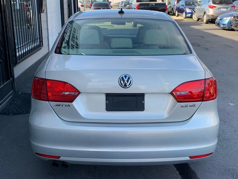 Volkswagen Jetta SE PZEV 2011