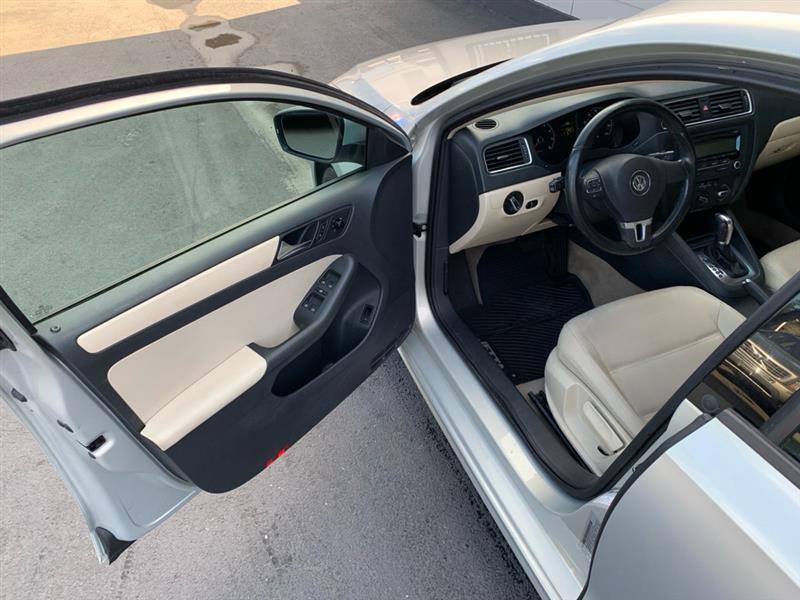 Volkswagen Jetta SE PZEV 2011