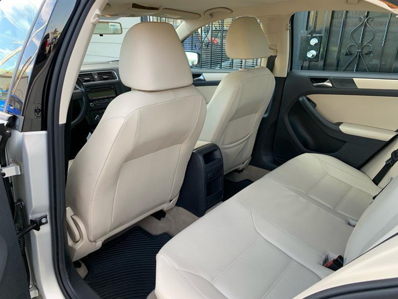 Volkswagen Jetta SE PZEV 2011