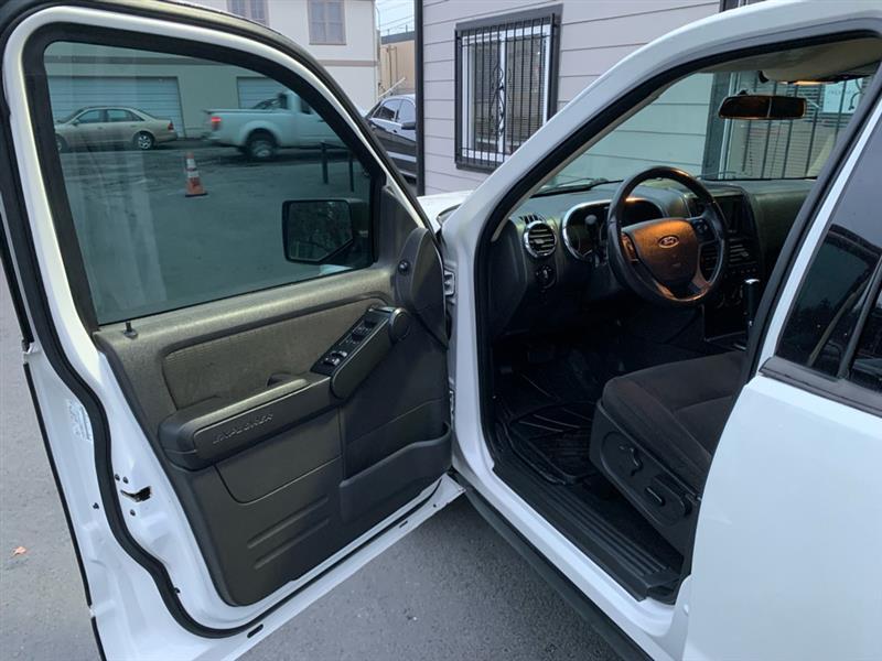 Ford Explorer XLT 4.0L 4WD 2010