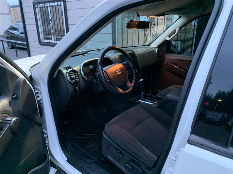 Ford Explorer XLT 4.0L 4WD 2010