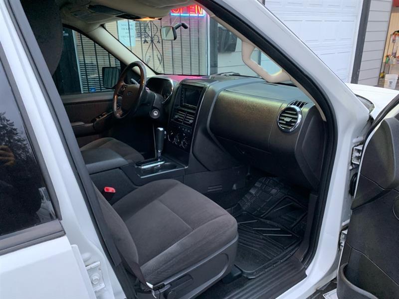 Ford Explorer XLT 4.0L 4WD 2010