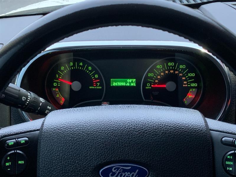 Ford Explorer XLT 4.0L 4WD 2010