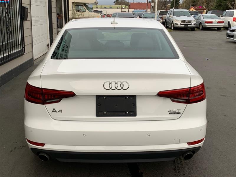 Audi A4 2.0T Premium quattro Sedan 2017