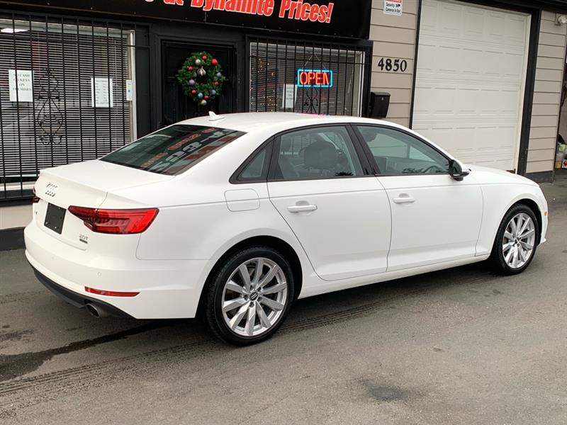 Audi A4 2.0T Premium quattro Sedan 2017