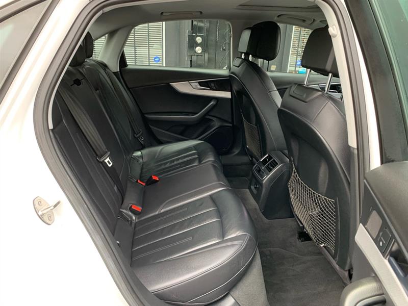 Audi A4 2.0T Premium quattro Sedan 2017