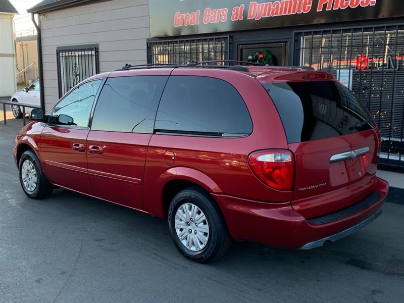 Chrysler Town & Country LX 2005