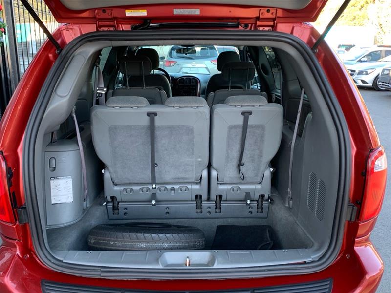 Chrysler Town & Country LX 2005