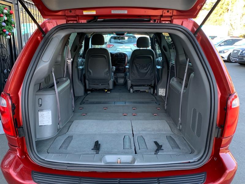 Chrysler Town & Country LX 2005